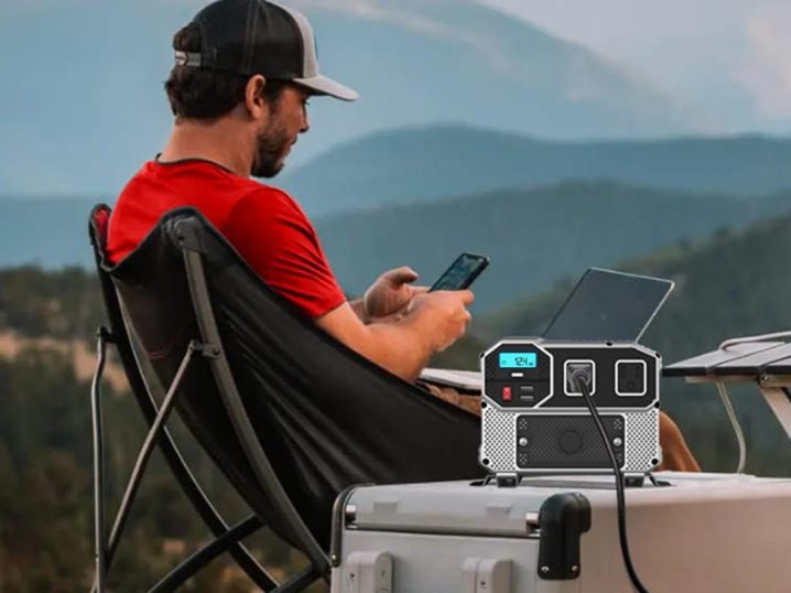 A man enjoying the Energizer 4000W power inverter.